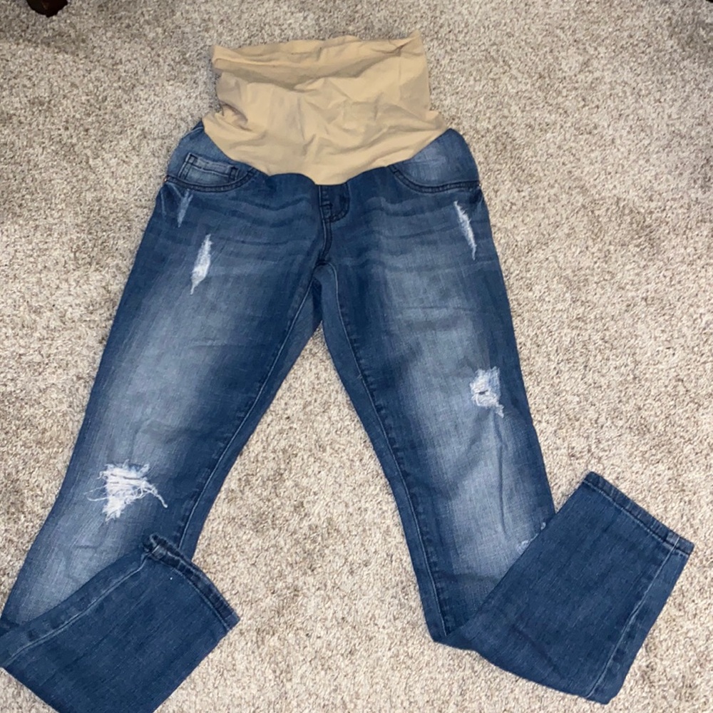 Maternity jeans, super comfortable and stylish! No longer pregnant so selling